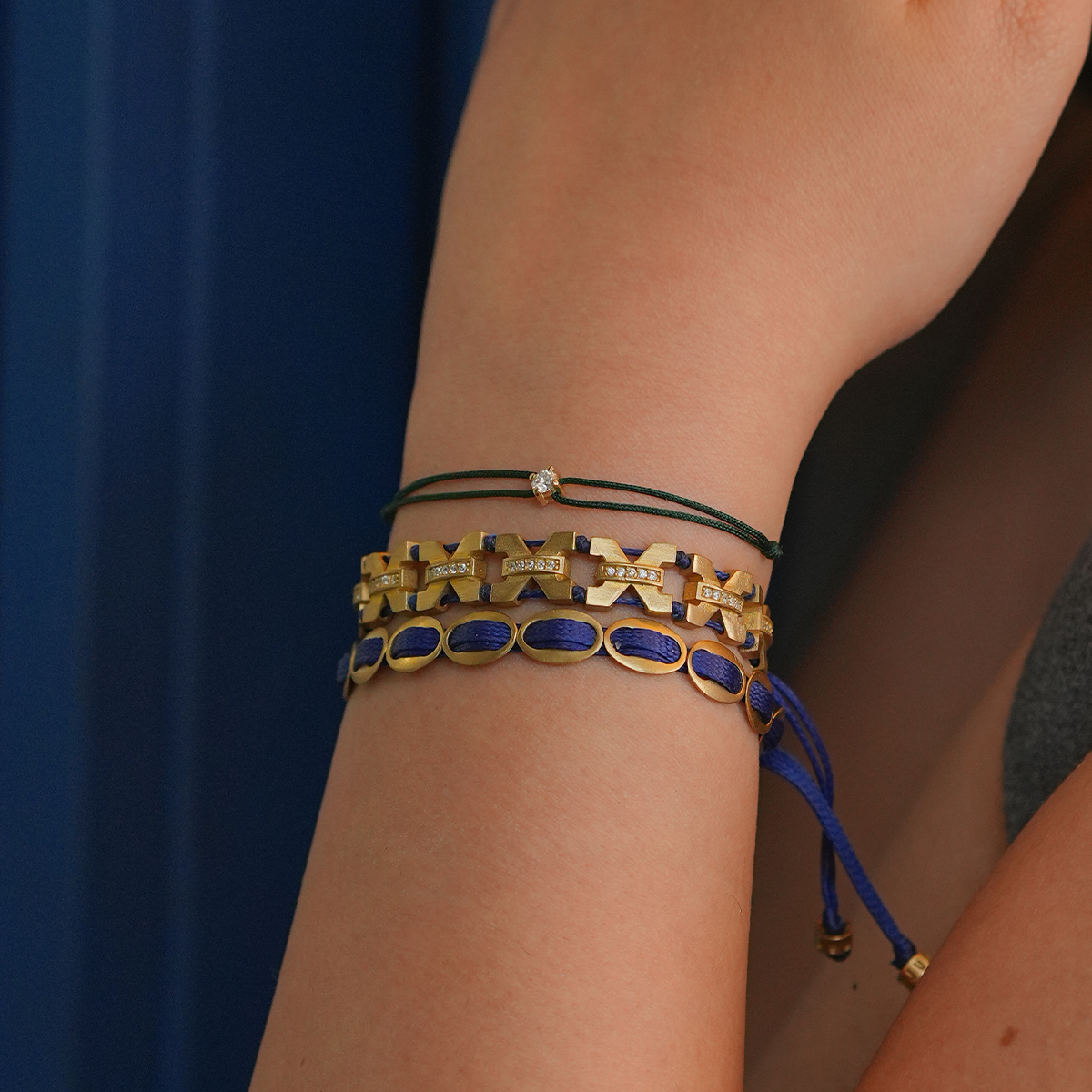 Circle Glow Gold Cord Bracelet